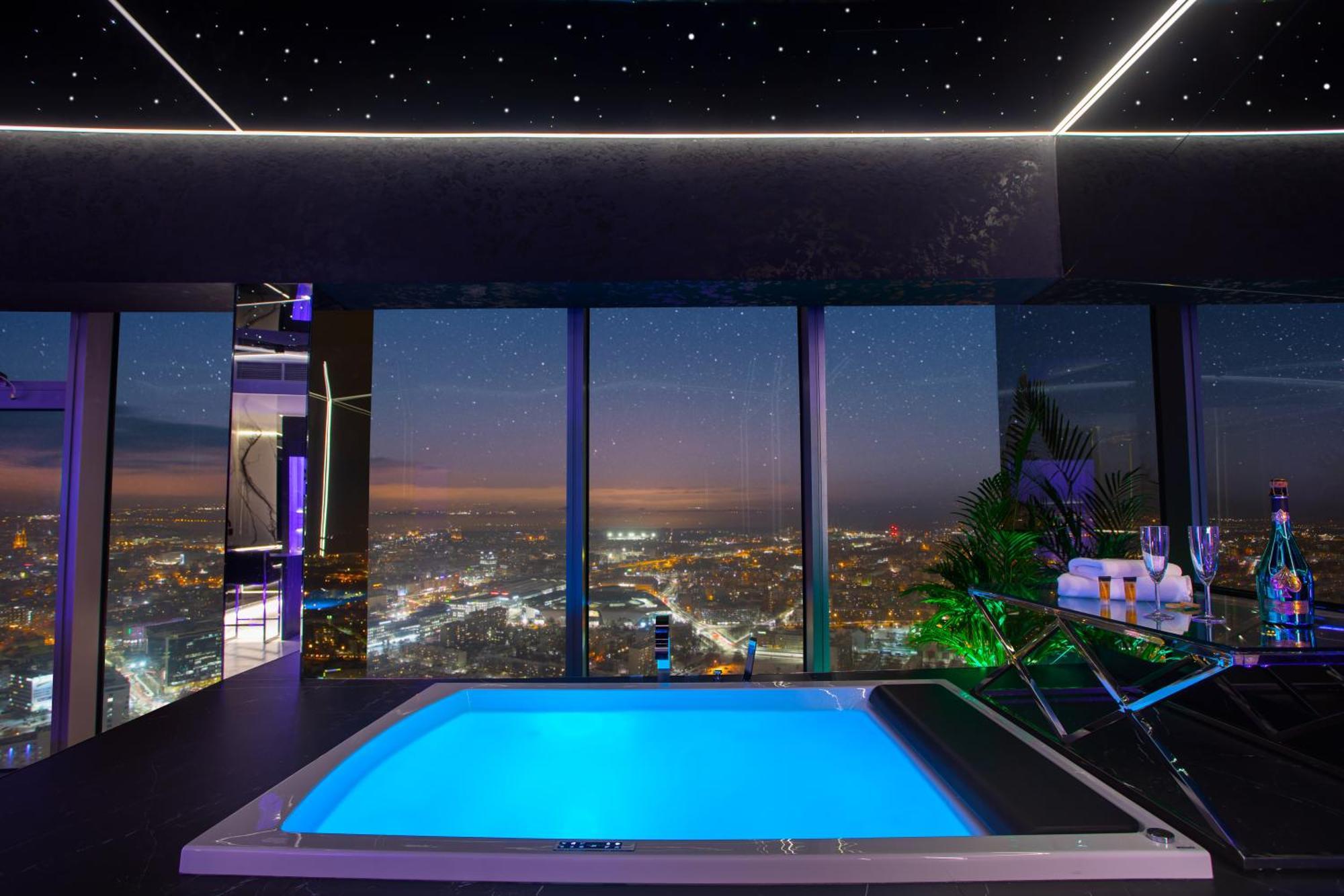 Apartamenty Sky Tower Z Jakuzzi Przy Oknie Wroclaw Exterior photo
