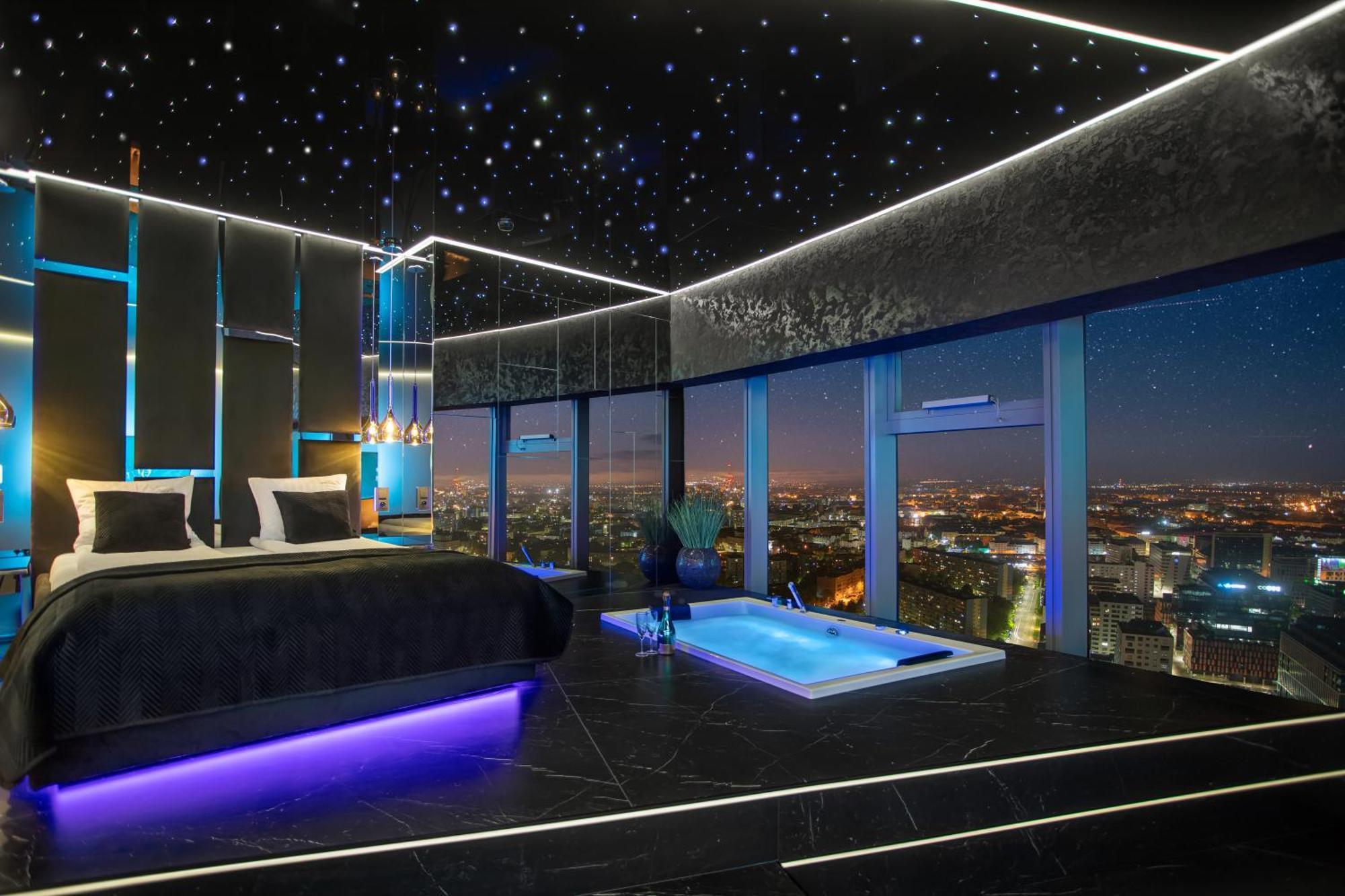 Apartamenty Sky Tower Z Jakuzzi Przy Oknie Wroclaw Exterior photo